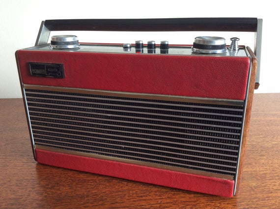 Photo of a Roberts R23 transistor radio from the 1970s